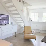 Schöne Reetdachanlage in Westerland in südlicher Richtung gelegen