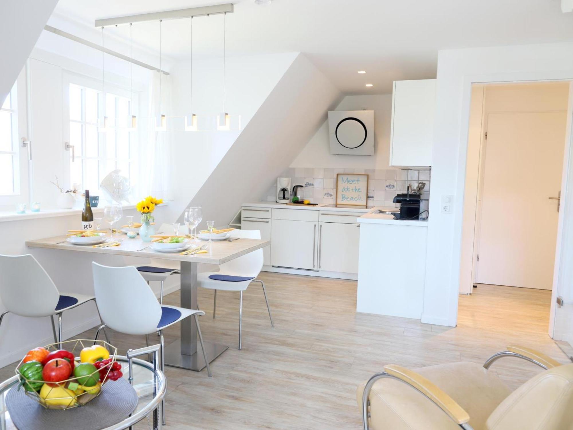 Apartment Schöne Reetdachanlage In In Südlicher Richtung Gelegen Westerland